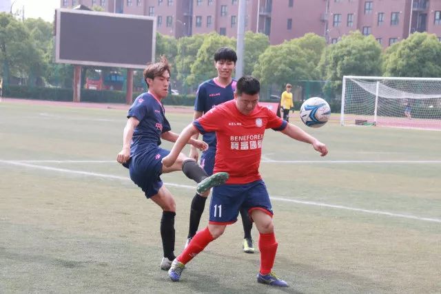广东一家四口自驾电车游杭州：费用对比引热议